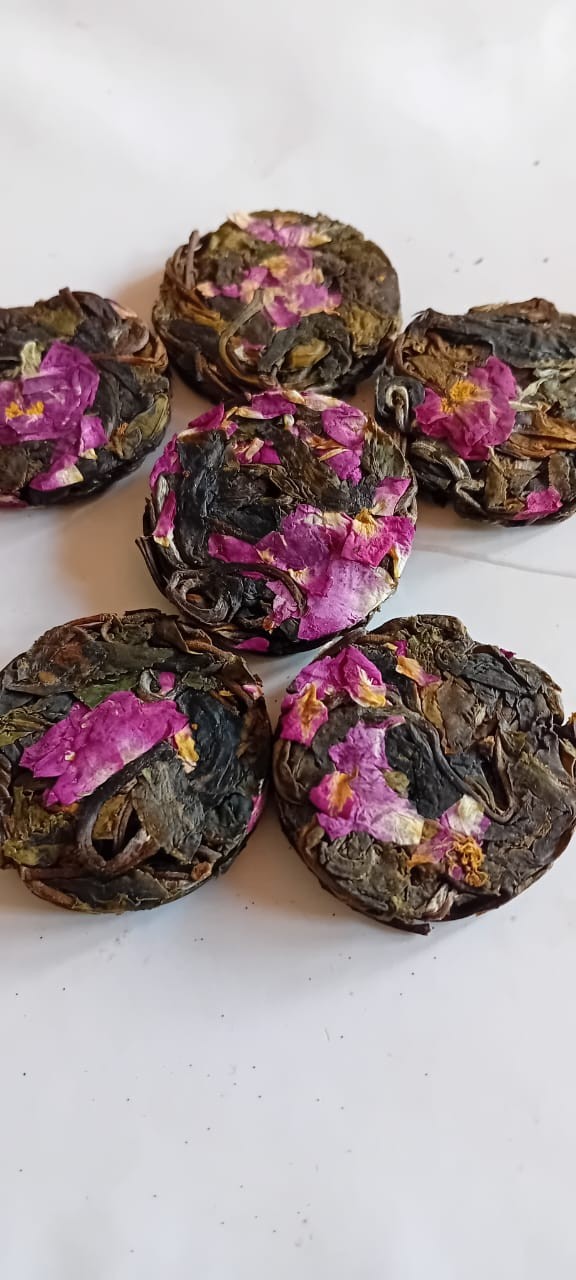 Oolong tea cake with rose petals